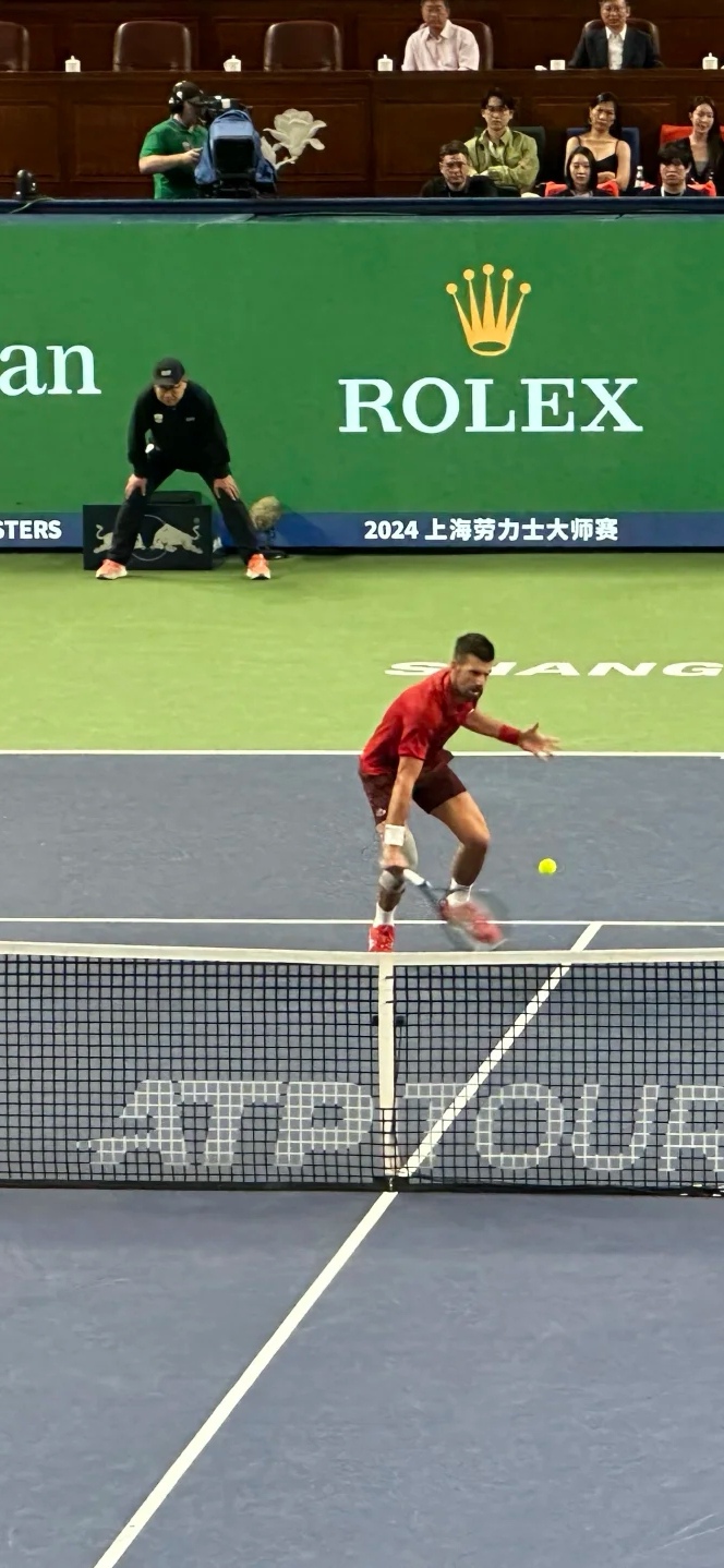 世界网球队险胜英国网球队,德约科维奇爆发神勇的简单介绍 世界网球队险胜英国网球队,德约科维奇爆发神勇的简单介绍