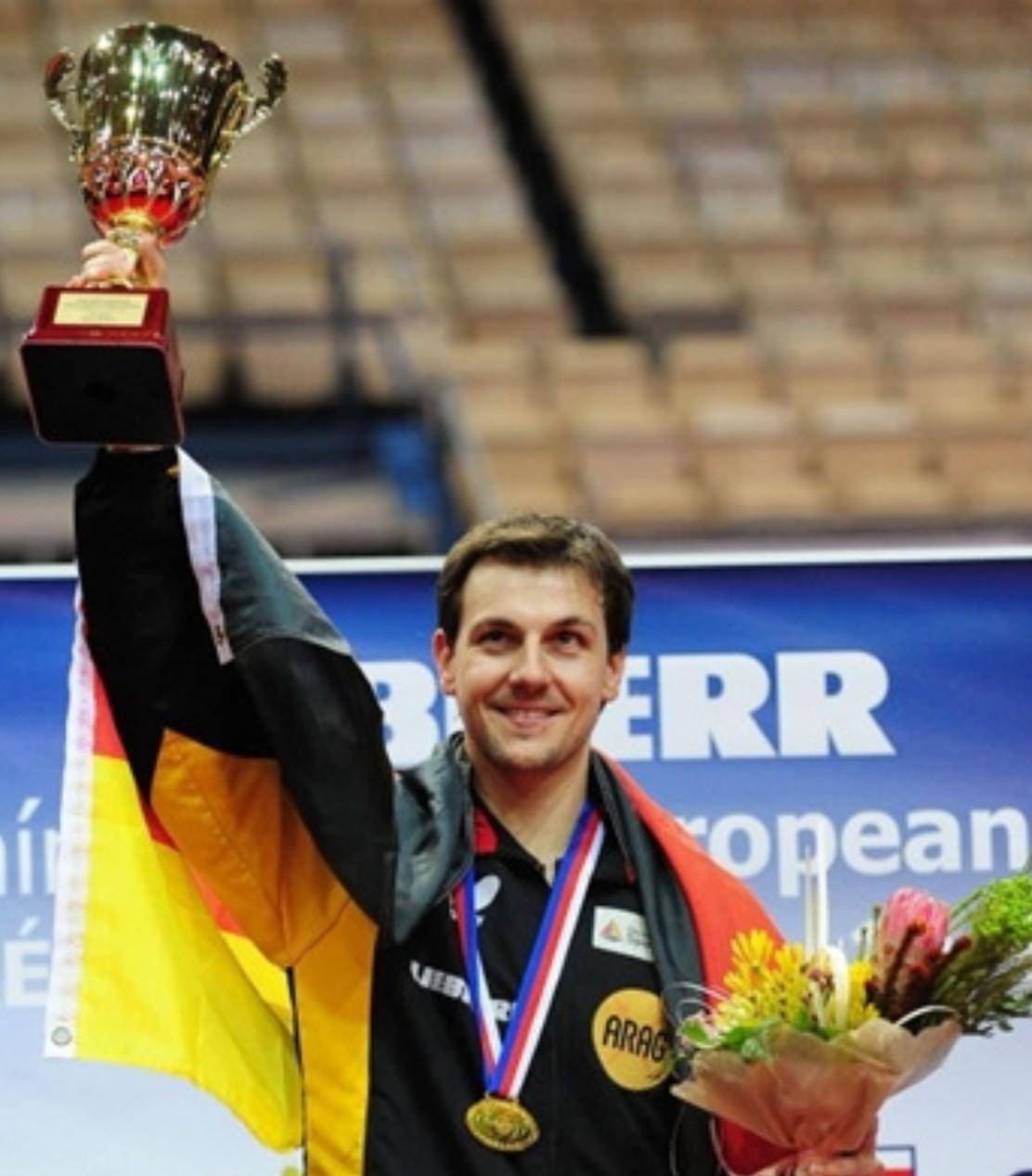 包含中国乒乓球队力克英国乒乓球队，波尔惊艳世界的词条