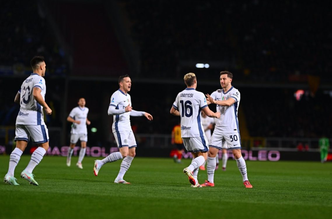 巴萨鏖战丹麦,格列兹曼三分雨点燃全场 巴萨鏖战丹麦,格列兹曼三分雨点燃全场