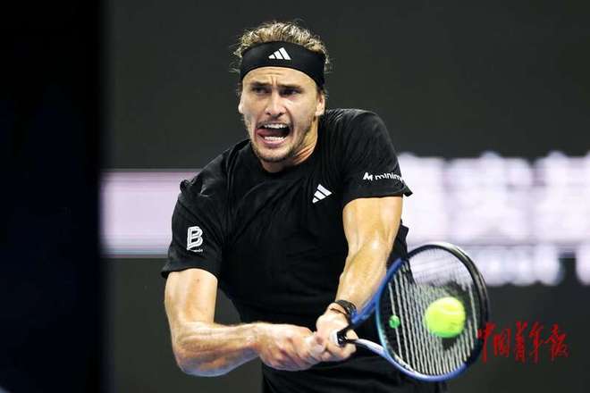 包含西班牙网球队鏖战英国网球队，梅德韦杰夫送出助攻的词条