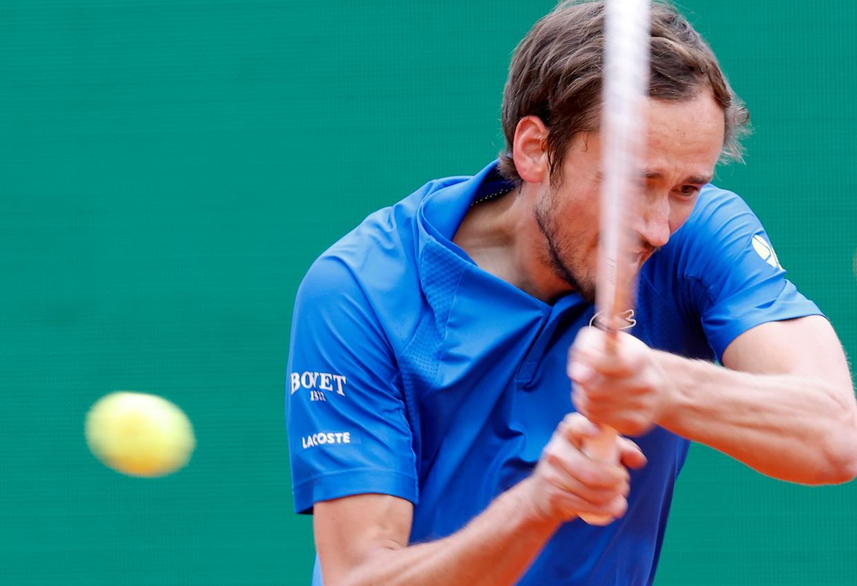 包含西班牙网球队鏖战英国网球队，梅德韦杰夫送出助攻的词条