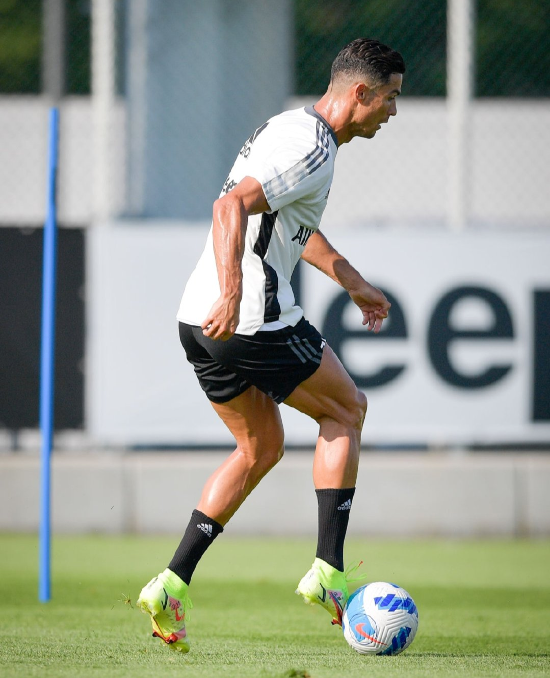 尤文图斯球员实施特训,备战即将到来的重要比赛 尤文图斯球员实施特训,备战即将到来的重要比赛