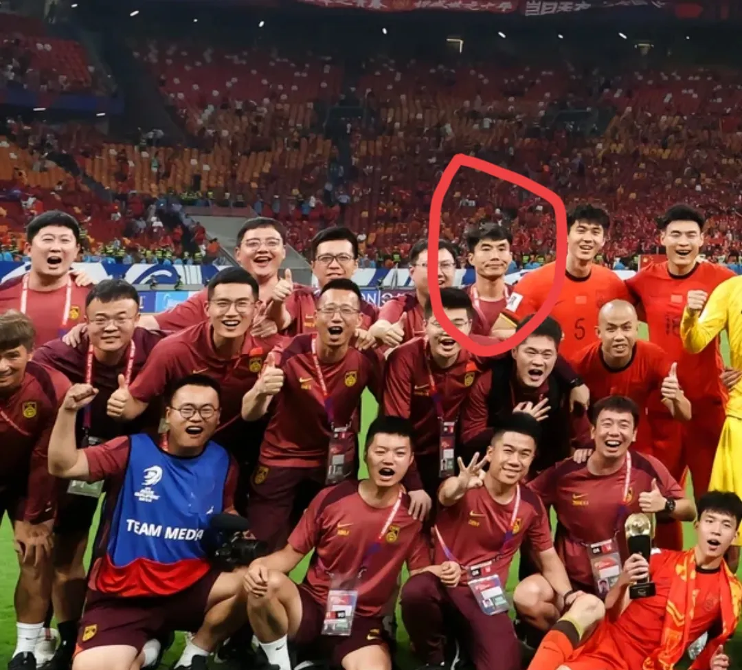 关于强强对决，足球巨星齐聚一堂的信息