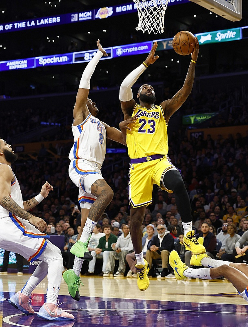 中国男篮强势雷霆,拉塞尔制霸全场的简单介绍 中国男篮强势雷霆,拉塞尔制霸全场的简单介绍