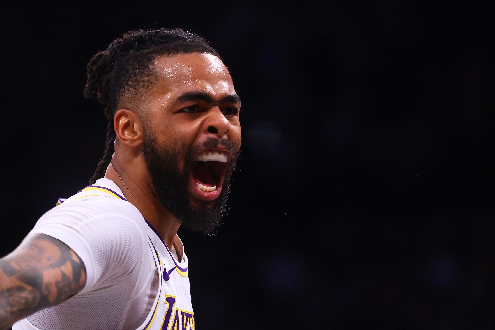 中国男篮强势雷霆,拉塞尔制霸全场的简单介绍 中国男篮强势雷霆,拉塞尔制霸全场的简单介绍